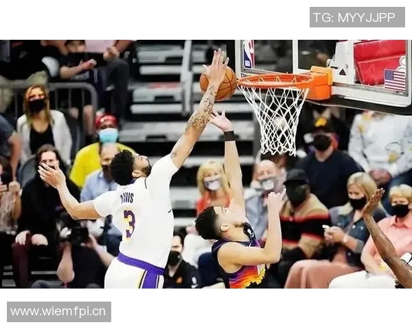 浓眉称赞文班投篮能力认为防守者只能祈祷他失手