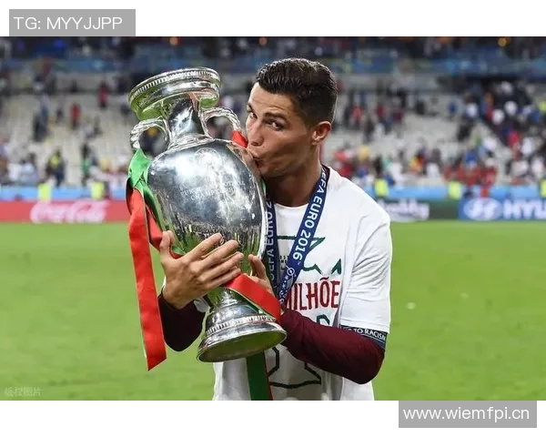 本赛季多库为俱乐部和国家队贡献十球六助攻展现出色状态